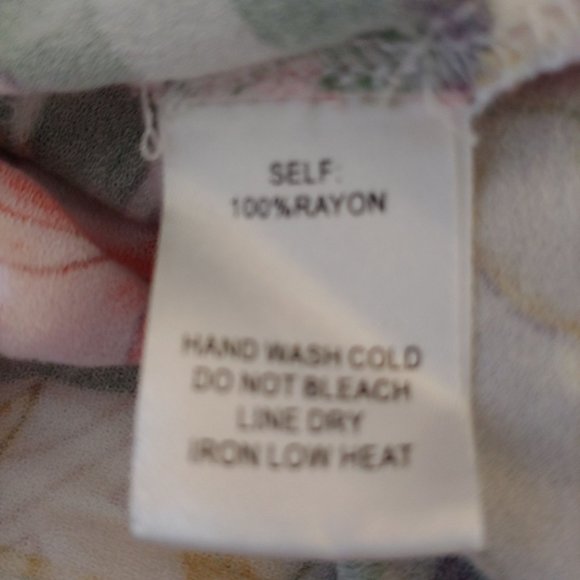 Lulu's floral shrt sleeve wrap dress red, green and white size Medium - Picture 15 of 16